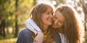 Dlaczego dorosłej córce tak trudno dogadać się z matką? Wyjaśnia psycholog