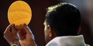 Zaledwie 1/3 amerykańskich katolików wierzy w obecność Chrystusa w Eucharystii. Co jeszcze okazały badania?