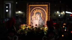 Marian-Month-Mater-Ecclesiae-Procession-aux-flambeau-May-28-2022