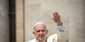„Zapłonąłem gniewem, bo nie mówiliście o Mnie prawdy”. Papież o Bogu, Hiobie i starości