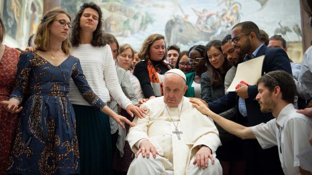 The Pope prays with the young people of Chemin Neuf