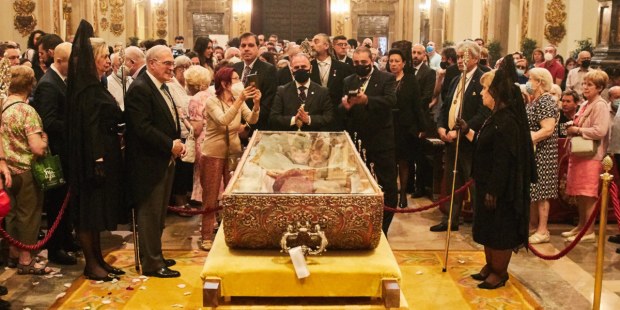 [GALERIA] Ciało św. Izydora Oracza wystawione w kolegiacie św. Izydora w Madrycie