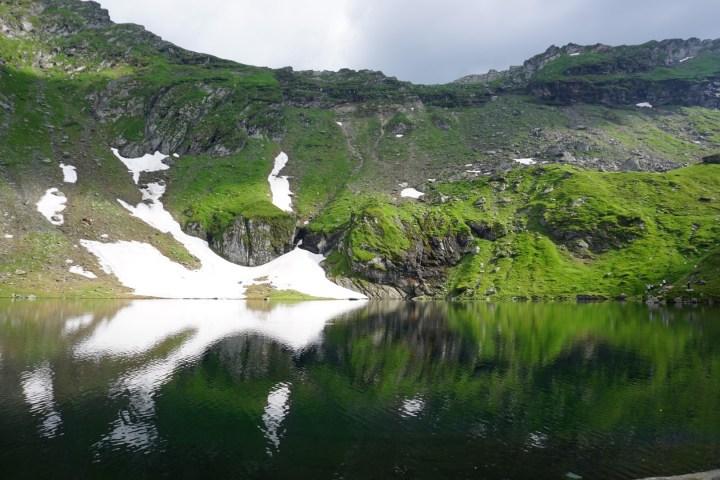 Jezioro Balea, położone w najwyższym punkcie Trasy Transfogarskiej (2034 m n.p.m.)