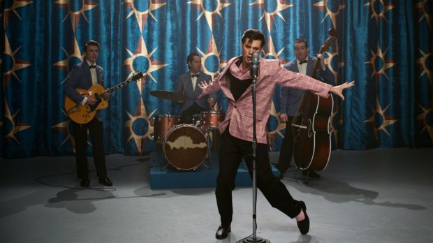 scena z filmu Elvis, biografii Elvisa Presleya