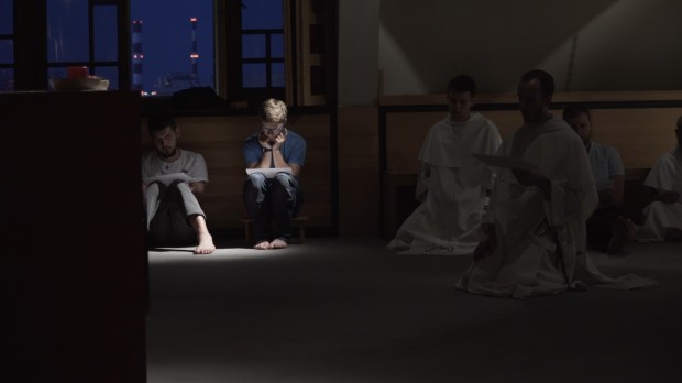 kadr z filmu "Nowicjusz", reżyseria o. Łukasz Woś OP