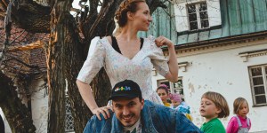 Mama szóstki i sukienki &#8222;do latania przy dzieciach&#8221;. Pauka Chmielewska podbija Instagram i serca!