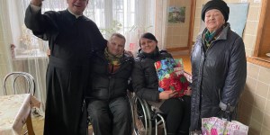 W schronie pierwszy raz usłyszała odmawianą koronkę i poprosiła o przygotowanie do sakramentów