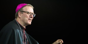 Biskup Robert Barron zakłada zakon katolickich influencerów