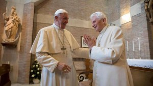 papież Franciszek i papież senior Benedykt XVI