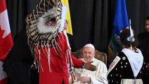 Pope-Francis-speaks-with-member-of-an-indigenous-tribe-during-his-welcoming-ceremony-at-Edmonton-International-AFP