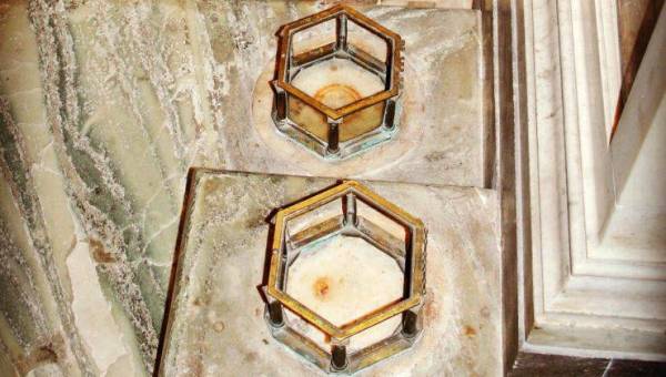 ślady cudu eucharystycznego w bazylice św. Pudencjany w Rzymie