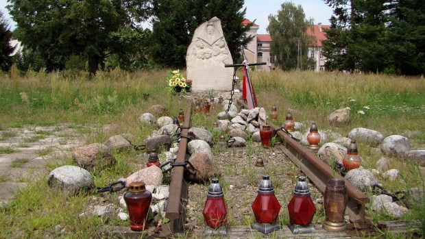Turkowice - pomnik siostry Longiny Trudzińskiej i jej podopiecznych