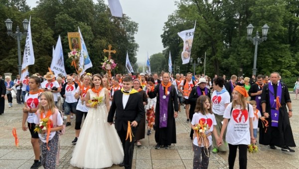 wejście pielgrzymki na Jasną Górę