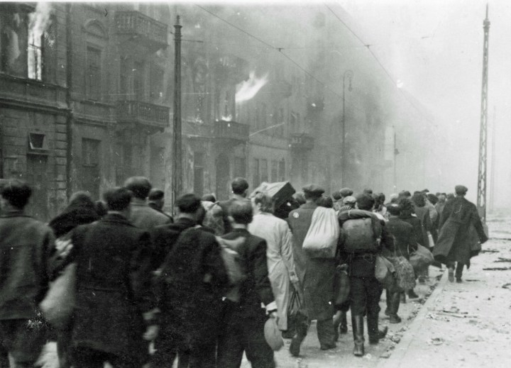 Mieszkańcy getta w drodze na Umschlagplatz, Warszawa 1943