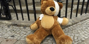 Sprawcy przemocy wobec dzieci nadal są bezkarni. Zatrważające dane z raportu polskiej fundacji