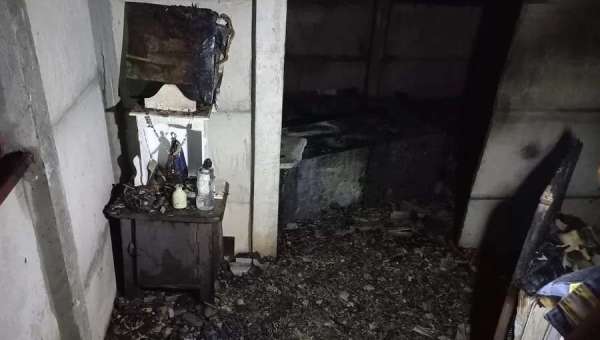 Różaniec i obraz Matki Bożej w stanie nienaruszonym po pożarze