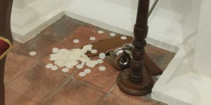 Rozrzucili hostie po podłodze, ukradli zabytkową monstrancję. Profanacja w przededniu odpustu