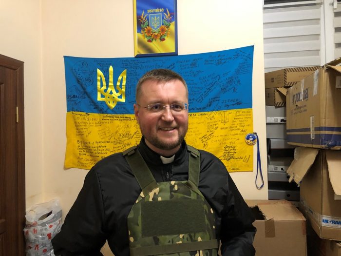 ks. Wiaczesław Bystrycki niesie pomoc na Ukrainie