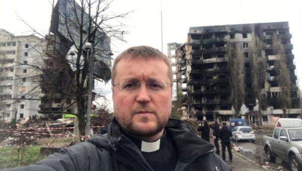 ks. Wiaczesław Bystrycki niesie pomoc na Ukrainie