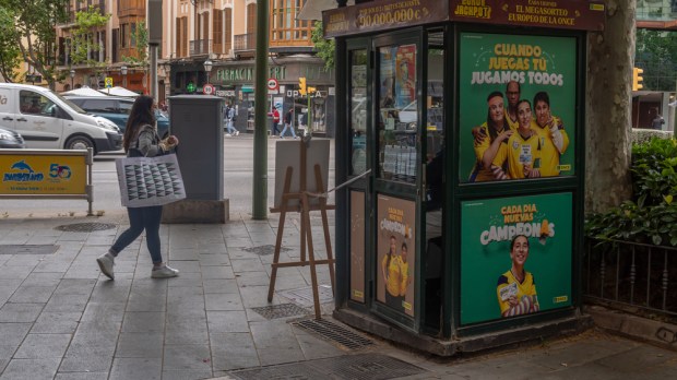 kiosk z kuponami na loterię na ulicy w Palma de Mallorca