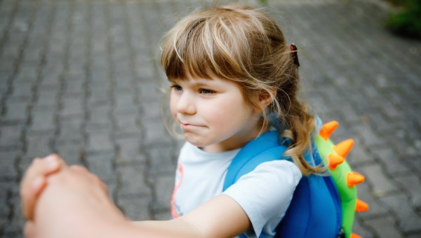 dziecko boi się iść do przedszkola