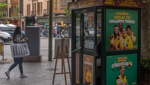 kiosk z kuponami na loterię na ulicy w Palma de Mallorca