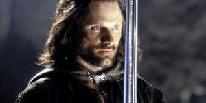 „Nie kocham błyszczącego miecza dla jego ostrości”. Zobacz, co na temat wojny pisał Tolkien!