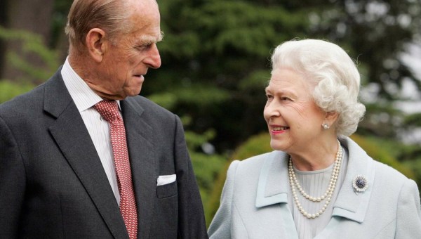 królowa Elżbieta II z małżonkiem księciem Filipem