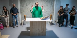 Kościół w bloku oficjalnie otwarty. „Wspaniała msza. Ciepła, dająca siłę” [GALERIA]