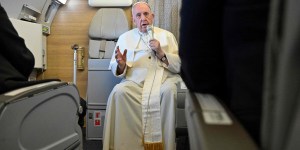 Papież: by nie zamknąć jedynych rozsądnych drzwi do pokoju, dialog musi być prowadzony. Nawet jeśli jest „śmierdzący”