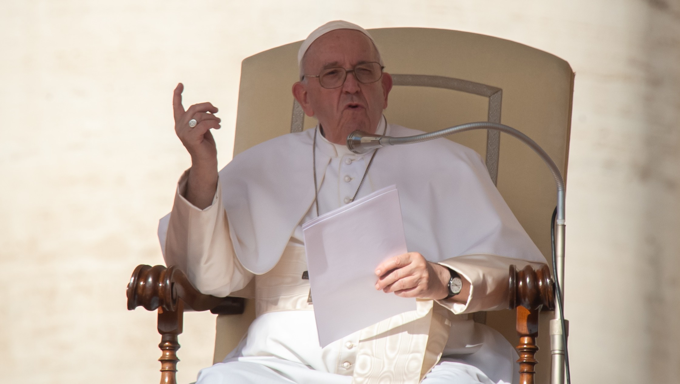 Papież mówi o "najcenniejszej księdze", której wielu z nas nie czyta