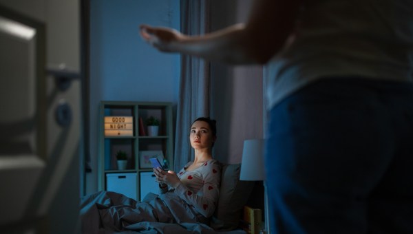 matka rozmawia z nastoletnią córką