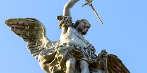 Archanioł Michał „prądem kopie” [świadectwo uzdrowienia]
