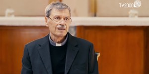 Wdowiec, były generał lotnictwa, wyświęcony na księdza w wieku 68 lat