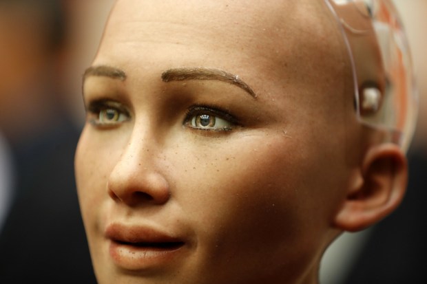 robot Sophia do złudzenia przypomina człowieka