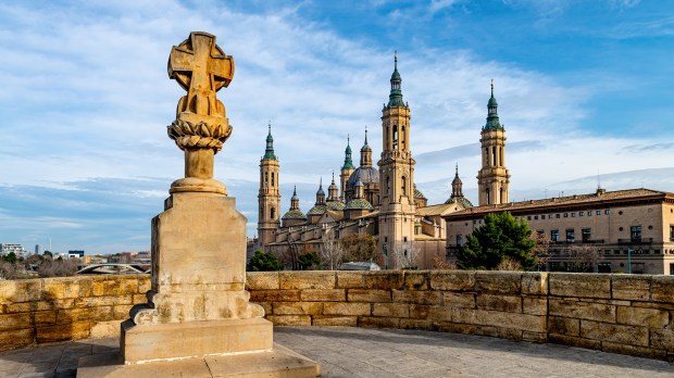 NOTRE-DAME-DU-PILIER-SARAGOSSE-shutterstock_1903186000.jpg