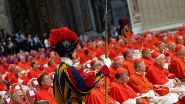 kardynałowie w Bazylice św. Piotra w Watykanie