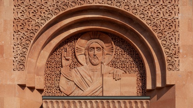 Płaskorzeźba przedstawiająca Jezusa Chrystusa na fasadzie kościoła w Moskwie