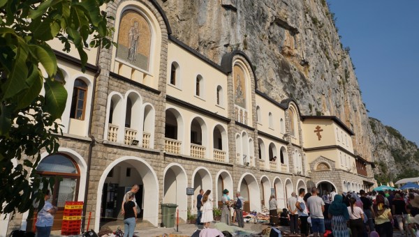 Boczna część zabudowań - Monaster Ostrog (górny)