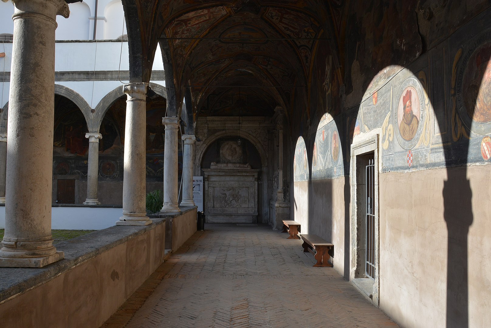 Claustro pequeño de la iglesia santa Maria la Nova