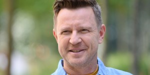 Wojciech Błach o ojcostwie: jest jak codzienne wchodzenie na szczyty, których… się nie zdobywa [wywiad]