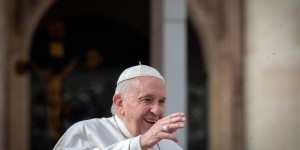 Papież na Anioł Pański: „Miłujcie człowieka i w grzechu jego”