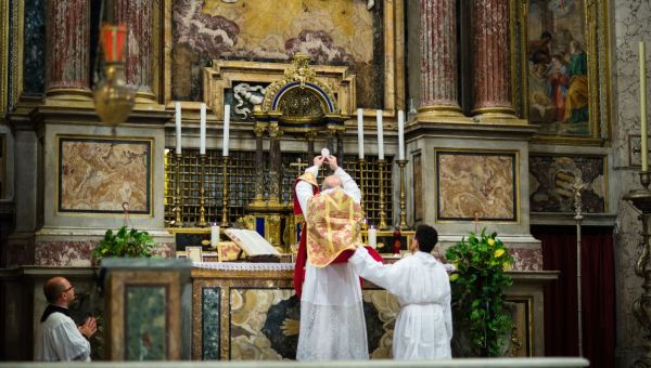 Kapłan sprawujący mszę trydencką