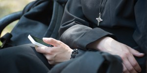 Pornografia wśród kapłanów i zakonników. Czy papież nie przesadza?