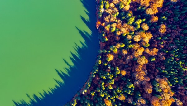 Wulkaniczne Jezioro świętej Anny w Rumunii