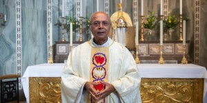 Katolicyzm to „jedność i uporządkowanie”. Były anglikański biskup tłumaczy powody swojej konwersji