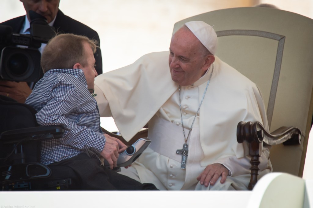 Pope-Francis-Blesses-sick-at-the-end-of-his-audience