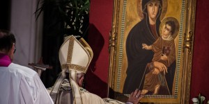 W jaki sposób mówi do nas Maryja? Papież Franciszek podpowiada