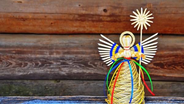 tradycyjna ukraińska ozdoba - aniołek ze słomy