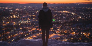 Dzień dobry, tu Bóg: Wiem, że doświadczasz ciemności, ale poranek jest blisko! [medytacja adwentowa]